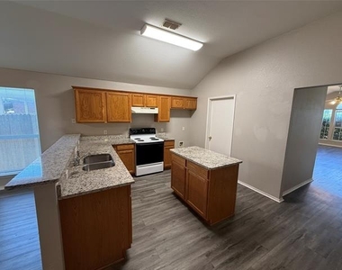 10524 Aransas Drive - Photo Thumbnail 3