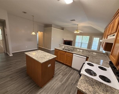 10524 Aransas Drive - Photo Thumbnail 5