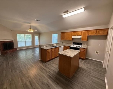 10524 Aransas Drive - Photo Thumbnail 4
