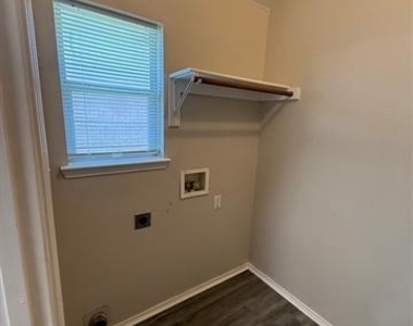 10524 Aransas Drive - Photo Thumbnail 14
