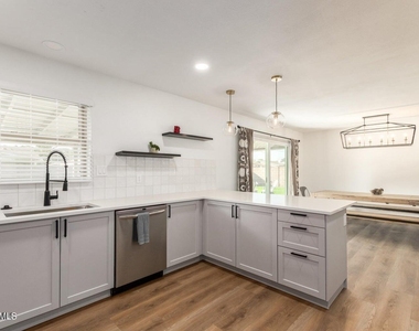8419 E Granada Road - Photo Thumbnail 11