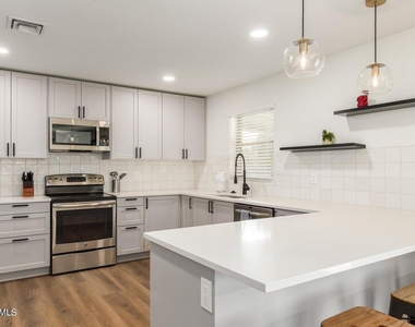 8419 E Granada Road - Photo Thumbnail 10