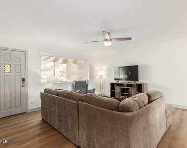 8419 E Granada Road - Photo Thumbnail 6