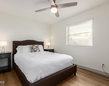 8419 E Granada Road - Photo Thumbnail 18
