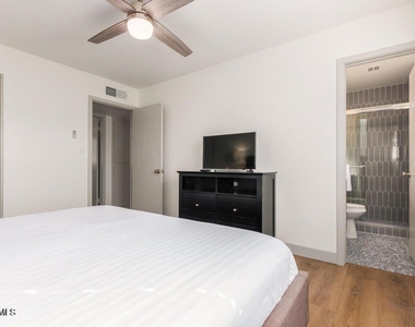 8419 E Granada Road - Photo Thumbnail 15