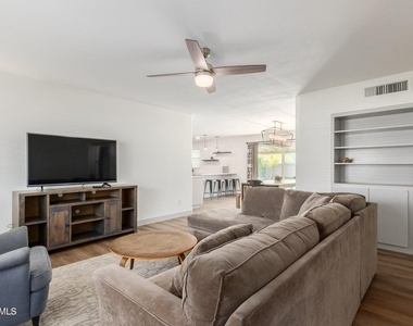 8419 E Granada Road - Photo Thumbnail 3