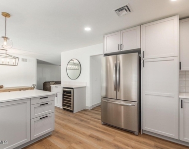 8419 E Granada Road - Photo Thumbnail 12