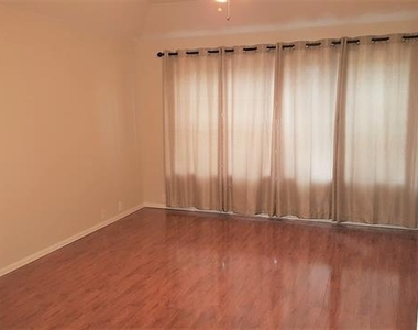 4536 Butterfly Way - Photo Thumbnail 5