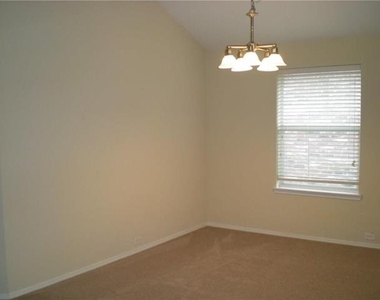 112 Birdbrook Drive - Photo Thumbnail 2