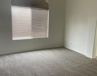 4727 E Goldfinch Gate Lane - Photo Thumbnail 9