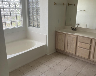 4727 E Goldfinch Gate Lane - Photo Thumbnail 11