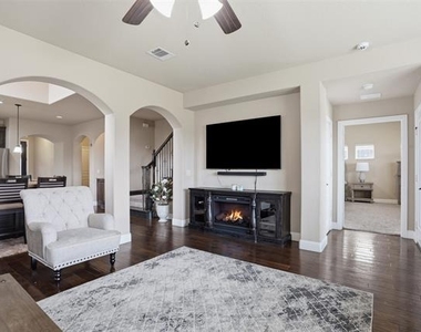 1412 Chase Way - Photo Thumbnail 12