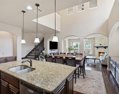 1412 Chase Way - Photo Thumbnail 8