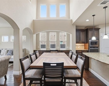 1412 Chase Way - Photo Thumbnail 9