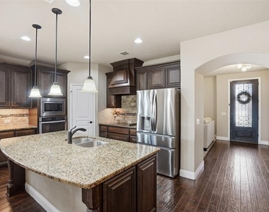 1412 Chase Way - Photo Thumbnail 6