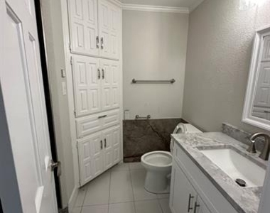 910 Emerald Boulevard - Photo Thumbnail 14