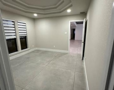 910 Emerald Boulevard - Photo Thumbnail 15
