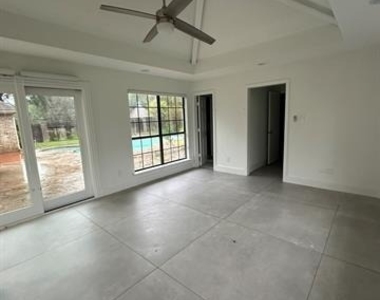 910 Emerald Boulevard - Photo Thumbnail 6