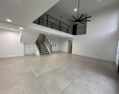 910 Emerald Boulevard - Photo Thumbnail 4