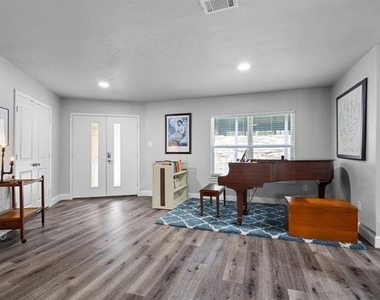 3417 Shady Oaks Drive - Photo Thumbnail 6