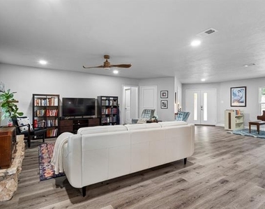 3417 Shady Oaks Drive - Photo Thumbnail 8