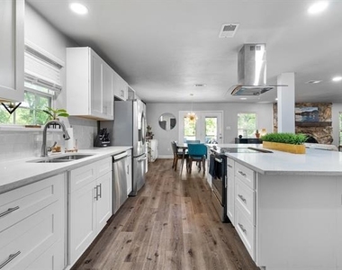 3417 Shady Oaks Drive - Photo Thumbnail 18