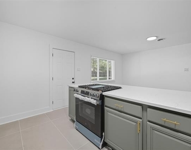 2251 Hartline Drive - Photo Thumbnail 6
