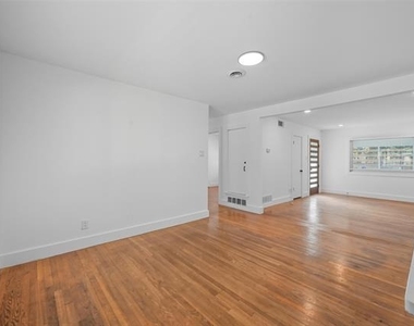 2251 Hartline Drive - Photo Thumbnail 14