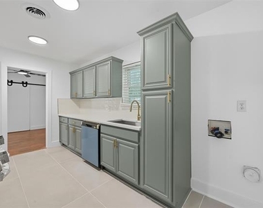 2251 Hartline Drive - Photo Thumbnail 7