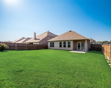 1801 Meadow Trail Lane - Photo Thumbnail 16