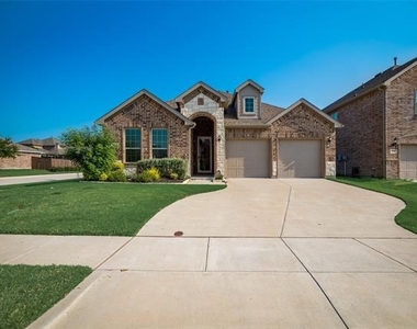 1801 Meadow Trail Lane - Photo Thumbnail 1