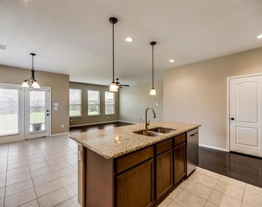 1801 Meadow Trail Lane - Photo Thumbnail 5