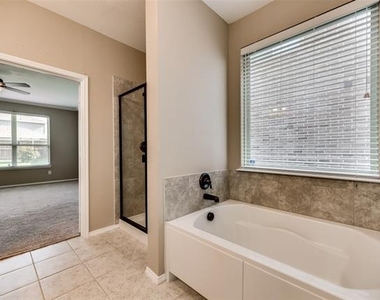 1801 Meadow Trail Lane - Photo Thumbnail 14