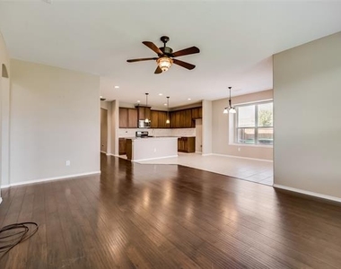 1801 Meadow Trail Lane - Photo Thumbnail 3
