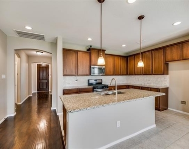 1801 Meadow Trail Lane - Photo Thumbnail 4