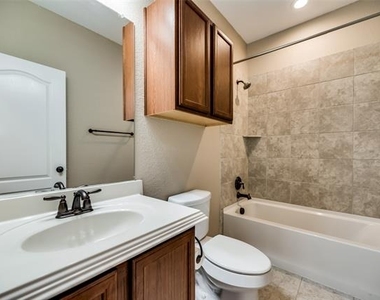 1801 Meadow Trail Lane - Photo Thumbnail 6