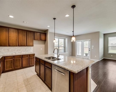 1801 Meadow Trail Lane - Photo Thumbnail 10