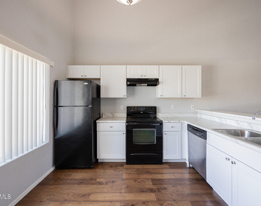 4828 W Orangewood Avenue - Photo Thumbnail 9