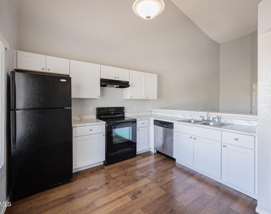 4828 W Orangewood Avenue - Photo Thumbnail 8