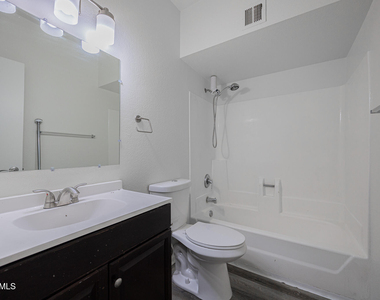 2826 E Monte Cristo Avenue - Photo Thumbnail 12