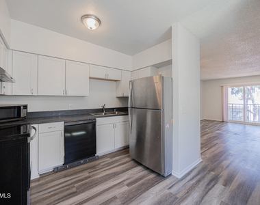 2826 E Monte Cristo Avenue - Photo Thumbnail 7