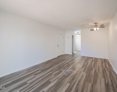 2826 E Monte Cristo Avenue - Photo Thumbnail 4