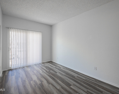 2826 E Monte Cristo Avenue - Photo Thumbnail 9