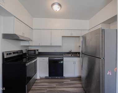 2826 E Monte Cristo Avenue - Photo Thumbnail 8