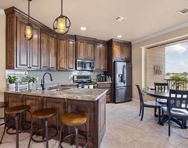 401 E Pearl Street - Photo Thumbnail 10