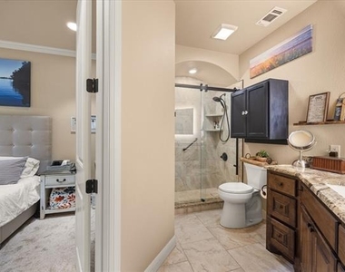 401 E Pearl Street - Photo Thumbnail 4