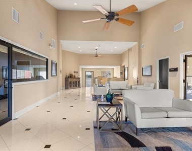 401 E Pearl Street - Photo Thumbnail 25