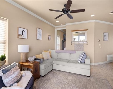 401 E Pearl Street - Photo Thumbnail 18