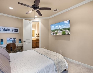 401 E Pearl Street - Photo Thumbnail 6
