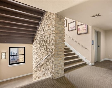 401 E Pearl Street - Photo Thumbnail 21